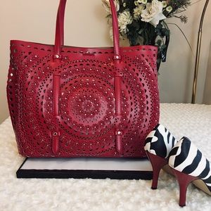 Urban expectations women pack a book